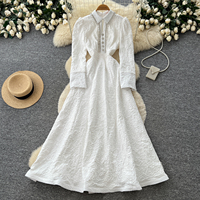 Robe longue jacquard élégante pour femme à manches bouffantes et col, ornée de strass et de perles, taille découpée, idéale pour les soirées formelles printemps-automne