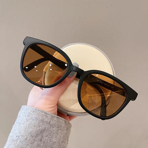 K4-9001 Gafas de sol para mujer, montura azul, lentes de PC, protección UV400, estilo ovalado, para viajes, deportes al aire libre, moda - Product Image 5