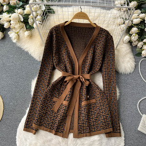 Set da donna cappotto con stampa Casual lavorato a maglia Set di due pezzi abbigliamento americano all'ingrosso - Product Image 4