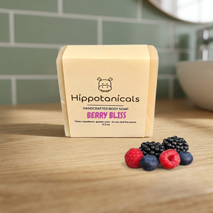 Loción Corporal Hippotanicals Fruity Berry Bliss, Barra de Loción Natural Vegana Hecha a Mano con Proceso en Frío, Sin Aceite de Palma, 4.5 oz, Refrescante - Product Image 3