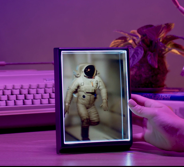 Looking Glass Portrait: Holographic Display Solutions