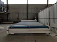 Grande machine de découpe CNC 3040 avec une surface de travail de 3 m x 4 m pour la découpe et le poinçonnage de tissus, de fibres de verre, de mousse et d'isolant