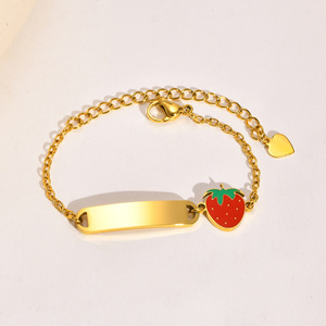 Braccialetto con Charm a Forma di Fragola per Bambini, Placcato <span class=keywords><strong>Oro</strong></span> in Acciaio Inossidabile, Personalizzabile con Incisione - Product Image 3