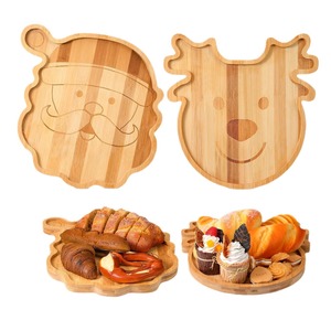 Plateau de service en bois en forme de renne et de Père Noël pour les fêtes de Noël - Product Image 4
