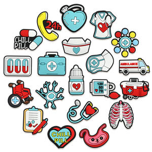 Breloques de <span class=keywords><strong>chaussures</strong></span> pour personnel médical (médecins, infirmières, personnel hospitalier), badges d'infirmières, décorations de <span class=keywords><strong>chaussures</strong></span>, breloques pour sabots d'ambulance - Cadeau promotionnel et souvenir - Product Image 1