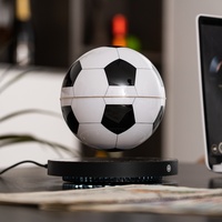 Soccer à lévitation magnétique Base en forme de croix Football flottant Rotation à 360 degrés avec lampe de football de bureau à 3 couleurs