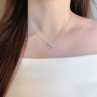 Collier ras du cou ajustable en or blanc 18 carats avec diamant de laboratoire et lettre Q, élégant et raffiné, pour femme