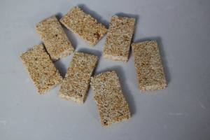 خط إنتاج قضيب حبوب بقمة عالية الجودة، آلة إعداد حلوى الفول السوداني الشحنة، ماكينة إعداد قضيب بروتين الطاقة للبيع - Product Image 2