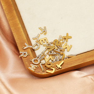 5個/袋 ステンレススチール製 10mm 英字アルファベットチャーム ダイヤモンドペンダント ネックレス ブレスレット ピアス アンクレット用パーツ - Product Image 3