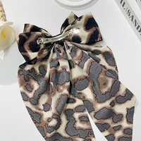 Pince à cheveux rétro en tissu imprimé léopard avec grand nœud et long ruban pour femme, accessoire élégant pour queue de cheval, idéal pour les fêtes