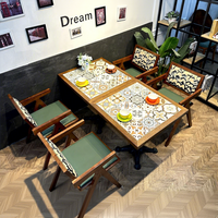 Ensemble de meubles de bistrot vintage en bois massif confortable pour café, restaurant, durable, chaises carrées et table