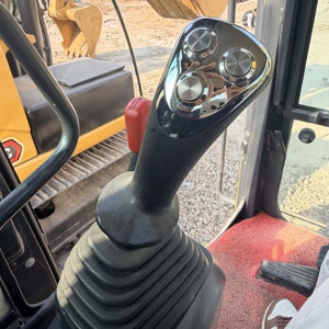 รถขุดตีนตะขาบ KOMATSU PC138 ปี 2022 มือสอง พร้อมบุ้งกี๋ขนาด 0.5 ลูกบาศก์เมตร เครื่องยนต์/มอเตอร์/ปั๊ม/เกียร์บ็อกซ์ ครบชุด สภาพดี - Product Image 2