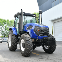 Tracteur agricole à quatre roues motrices 90 CV, machine agricole robuste avec chargeur, pelle rétrocaveuse et remorque