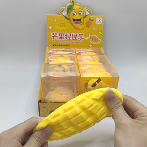 Nuovo Creativo Giocattolo Antistress a Forma di Mango Giallo in TPR da 8cm, Regalo Divertente per Bambini <span class=keywords><strong>e</strong></span> Adulti - Product Image 2
