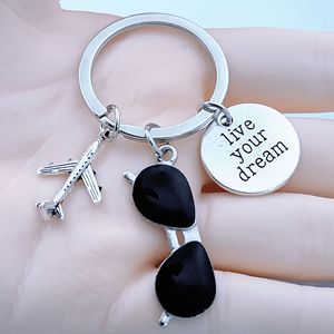 Llavero Colgante Personalizado de Acero Inoxidable Grabado con Dibujos Animados, Ligero, Regalo para Vivir tu Sueño - Product Image 1