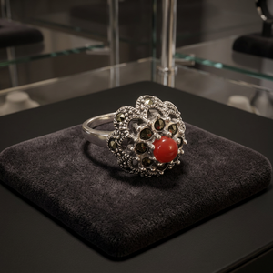 Anillo Vintage de Plata 925 con Coral Rojo y Pavé de Marcasita para Uso Diario Femenino - Product Image 3
