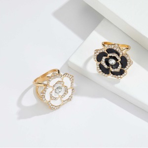 Anillo con hebilla de flor, incrustaciones de diamantes de imitación en blanco y negro, banda ajustable para mujer, accesorio de joyería de moda - Product Image 3