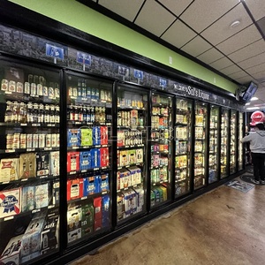 Exhibición de puerta de vidrio personalizada Walk in Cooler Walk in Freezer Walk Ins con Beer Cave para Licorería - Product Image 2