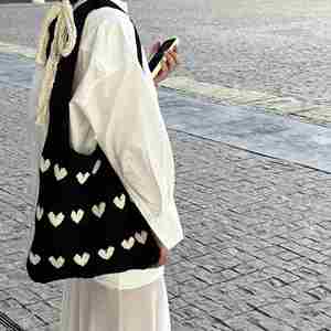 Nouveau style Sac fourre-tout en polyester tricoté à la main pour femme, motif cœur mignon, idéal pour la plage et le shopping - Product Image 2
