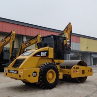Compactadora Vibratoria de Un Solo Tambor Usada CAT CS-683E, Motor Diésel, 129KW de Potencia, 18 Toneladas, 45% de Gradabilidad, Bomba de Fuerza Excitante de 332KN