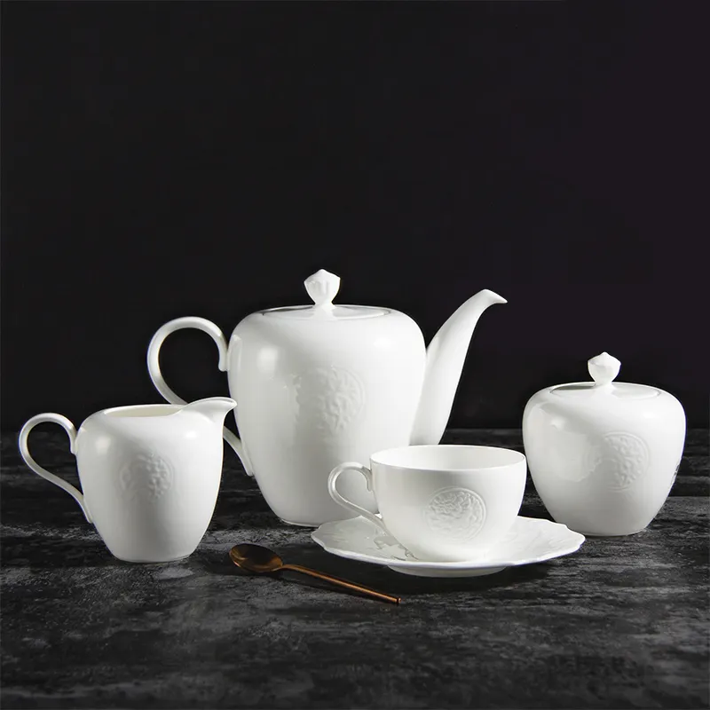 Ensemble de tasses à thé et soucoupes en céramique avec motif de rose en relief royal ensemble de théière à café en porcelaine blanche de luxe service à thé en porcelaine britannique