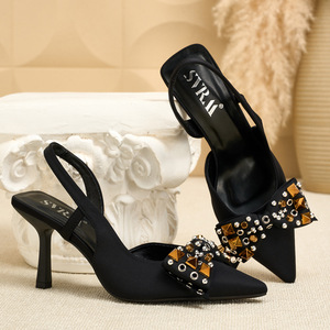 Xuanhui Eleganti Scarpe Nere con Borchie e Fiocco, Tacchi a Spillo da 8 cm, Punta Affusolata, Stile Punk Rock <span class=keywords><strong>per</strong></span> Feste e Cerimonie - Product Image 1
