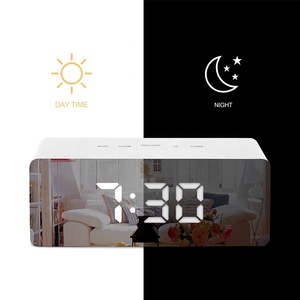 Hot bán USB sạc kỹ thuật số LED gương đồng hồ báo thức thiết kế hiện đại bàn điện tử đồng hồ - Product Image 3