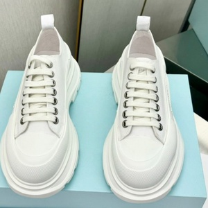 Nuevo estilo de diseñador, zapatos de cuero casuales para mujer con plataforma plana y suela que aumenta la altura. Zapatos de plataforma modernos y cómodos. - Product Image 4