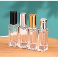 Flacon de parfum vide rechargeable en verre transparent, mini, carré, vintage, à fond épais, haut et fin, 8 ml, avec pulvérisateur à pompe, pour échantillons et diffuseurs à bâtonnets