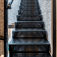 Rampe en acier perforé, marches d'escalier en métal perforé