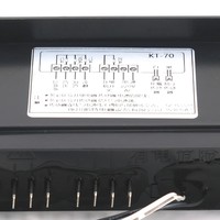 Termostato digital programable de alta gama KT-70 controla cuatro cargas: salidas de refrigeración y descongelación, iluminación y ventilador.