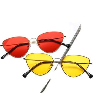 Gafas de Sol de Moda 2021 con Marco de Aleación Pequeño, Gafas de Sol de Ojo de Gato con Degradado para Mujer - Product Image 1