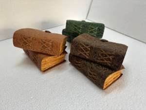 Carnets en cuir écologiques à motif floral en relief, aspect antique, papier fait main, design floral vintage, livre de poche 46 - Product Image 5