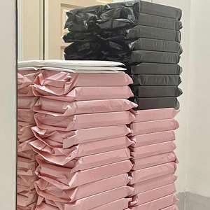 Bolsas Postales Personalizadas con MOQ Bajo, Bolsas de Envío Negras y Blancas Mate con Logotipo, Bolsa de Polietileno para Ropa, Paquete de Correo, Polymailer - Product Image 2