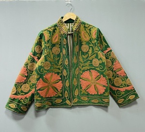 Chaqueta de terciopelo Suzani bordada a mano para mujer, cuello alto, manga larga, corte recortado, cálida, informal, para otoño - Product Image 1