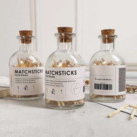 Bouteilles en verre personnalisées en gros assorties à des boîtes de bougies, allumettes en bois colorées