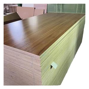 Panneaux de contreplaqué de bouleau E0 modernes de 3 mm, résistants <span class=keywords><strong>à</strong></span> l'humidité, multicouches, sans joint, haute résistance <span class=keywords><strong>à</strong></span> la flexion, vente chaude en usine - Product Image 1