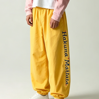 Produsen Pakaian Ouna, Celana Jogger Vintage Custom dengan Tali Serut, Cetak Huruf Vertikal di Samping, Streetwear, Celana Sweatpants Longgar dengan Manset