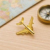 Broche d'avion en alliage massif à relief personnalisé, finition or poli, insigne d'uniforme pour personnel de compagnie aérienne, logo personnalisé en émail