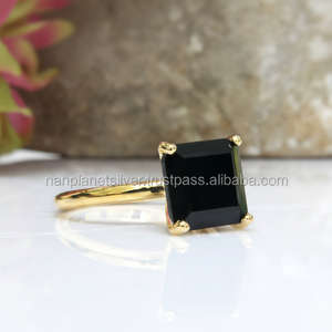 Anillo de Compromiso y Boda de Plata de Ley con Ónix Negro Cuadrado Engastado en Puntas para Mujer - Product Image 1