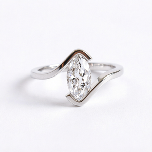 Anillo de Compromiso de Moissanita con Corte Marquesa, Plata 925, Chapado en Oro de 18K, Engaste Solitario con Puntas, Joyería para Mujer - Product Image 1