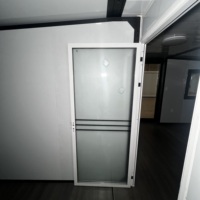 Maison conteneur extensible avec design de toit en pignon, option d'ajouter une grande terrasse et un revêtement de sol en verre-magnésium ignifuge