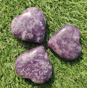 Figurine en cristal de Lepidolite polie en forme de cœur, ornement violet de guérison pour la décoration de la maison et les cadeaux - Product Image 3