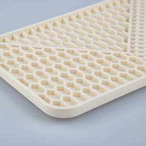 Tapete de silicona para alimentar mascotas con compartimento para comida húmeda, diseño antideslizante, accesorio multifuncional para tazón - Product Image 4