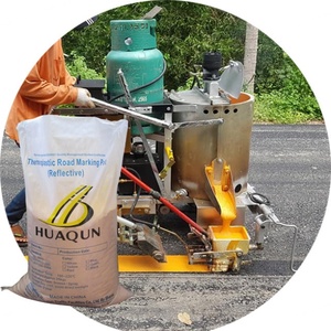 Peinture de marquage routier classique jaune et blanche, hautement réfléchissante et écologique, pour application par pulvérisation ou coulage - Product Image 1