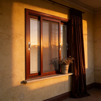 Fenêtre coulissante insonorisée et isolante pour balcon de résidence en immeuble urbain de grande hauteur, fabriquée par l'usine HUACAI.