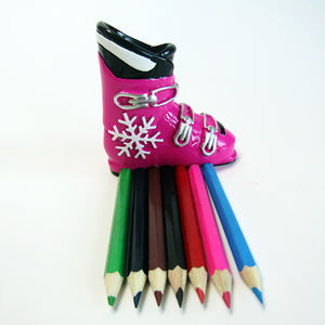 Vente en gros Nouveau <span class=keywords><strong>Pot</strong></span> de stylo en forme de chaussure de ski en résine mignon Porte-<span class=keywords><strong>crayon</strong></span> personnalisé pour bureau <span class=keywords><strong>à</strong></span> domicile Figurine <span class=keywords><strong>3D</strong></span> pour organisateur de bureau - Product Image 4