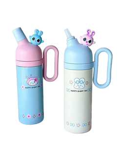 Borraccia Sportiva a Prova di Perdite con Cannuccia, Grande Capacità, Design Cartoon, Alta Qualità, Portatile per Escursioni e Tour, La Mia Bottiglia Preferita - Product Image 1