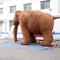 Grand mamouth gonflable brun et moelleux pour la décoration commerciale, la publicité et la décoration d'événements de grande envergure dans les parcs à thème