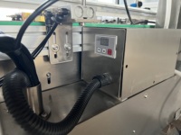 Machine de capsulage de remplissage de pompe magnétique de laboratoire automatique 1ml-1000ml pour gouttes oculaires/huile essentielle